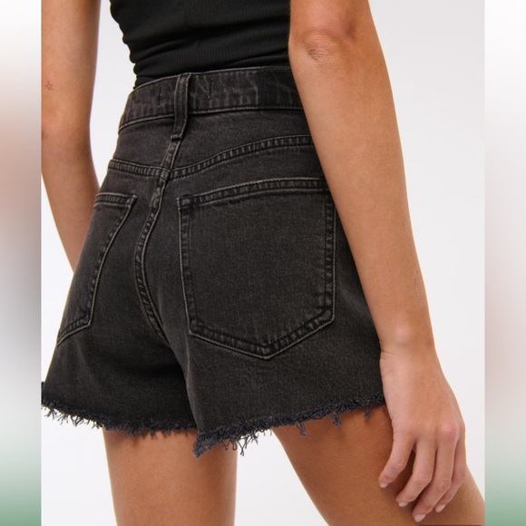 Abercrombie & Fitch 90s Relaxed Cut Off High Rise Black Denim Shorts Size 27 - Picture 5 of 14